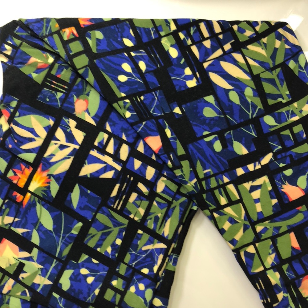 LuLaRoe Tall & Curvy Leggings